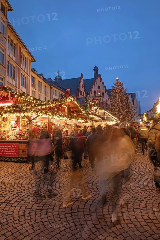 December 22, 2025, Frankfurt Christmas Market on Roemerberg at twilight. Traditional wooden stalls and festive lights shine in the historic square, Frankfurt, Hesse, Germany