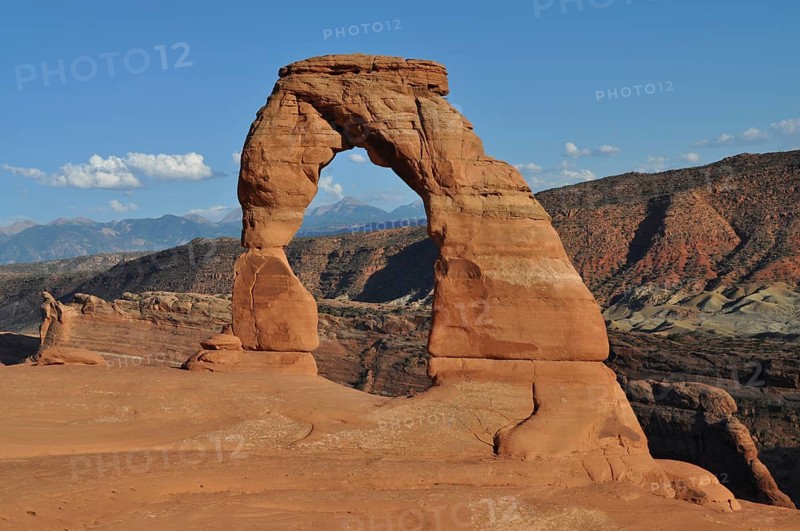 Delicate Arch, a beautiful natural rock arch in the middle of an extensive desert landscape, Arches National Park, Utah, USA