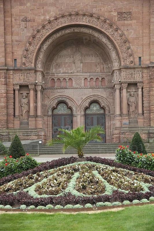 Portal of the Church of the Redeemer with flowerbed, Bad Homburg, Taunus, Hesse, Germany