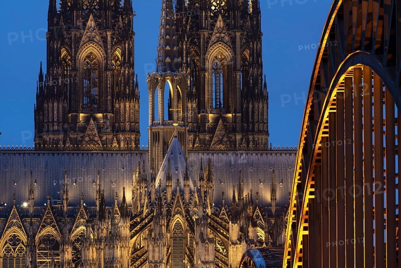 LED lights, evening mood at Cologne Cathedral, Hohenzollern Bridge, Cologne, North Rhine-Westphalia, Germany