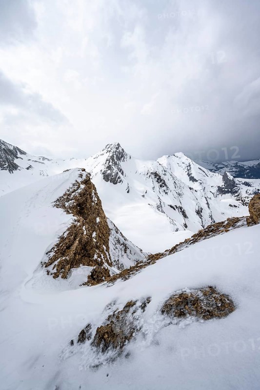 Snow-covered mountain landscape, ascent to the Niesehorn, summit Wildhorn behind, Bernese Alps, Bernese Oberland, Switzerland