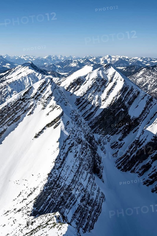 Berge im Winter, Blick auf Vorderlahner Kopf vom Sonntagshorn, Chiemgauer Alpen, Bayern, Deutschland