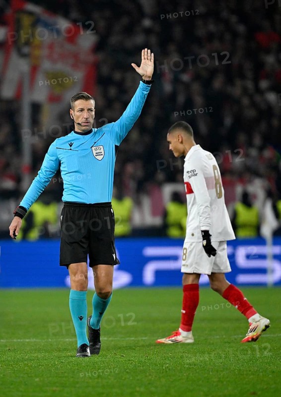 Referee Referee Davide Massa (ITA) Gesture Gesture Enzo Millot VfB Stuttgart (08) Champions League, MHPArena, MHP Arena Stuttgart, Baden-Württemberg, Germany