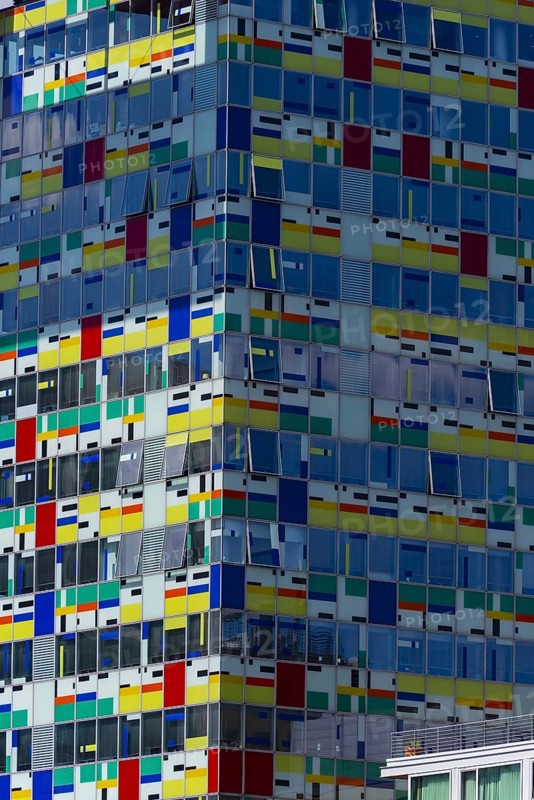 Colorium high-rise building, façade with coloured glass panels, architect William Alsop, Julo-Levin-Ufers in Medienhafen, Düsseldorf, North Rhine-Westphalia, Germany
