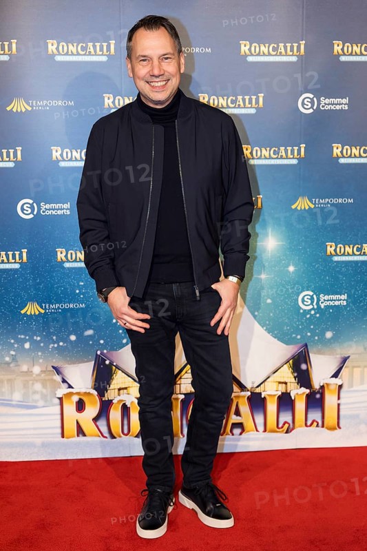 Sebastian Fitzek at the premiere of the 20th Original Roncalli Christmas Circus in Berlin's Tempodrom on 20 December 2024