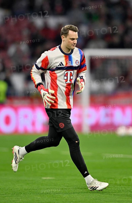 Warm-up training goalkeeper Manuel Neuer FC Bayern Munich FCB (01) Soccer Bundesliga, Allianz Arena, Munich, Bavaria, Germany