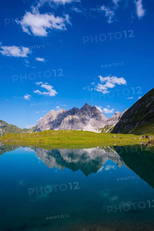 Eissee, Oytal, behind it Großer Wilder, 2379m, Hochvogel- and Rosszahngruppe, Allgäu Alps, Allgäu, Bavaria, Germany