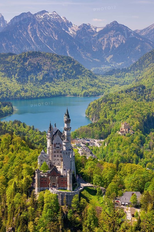 View of Neuschwanstein Castle in front of a tranquil lake and impressive mountain ranges, Schwangau, Ostallgäu, Allgäu, Swabia, Upper Bavaria, Bavaria, Germany