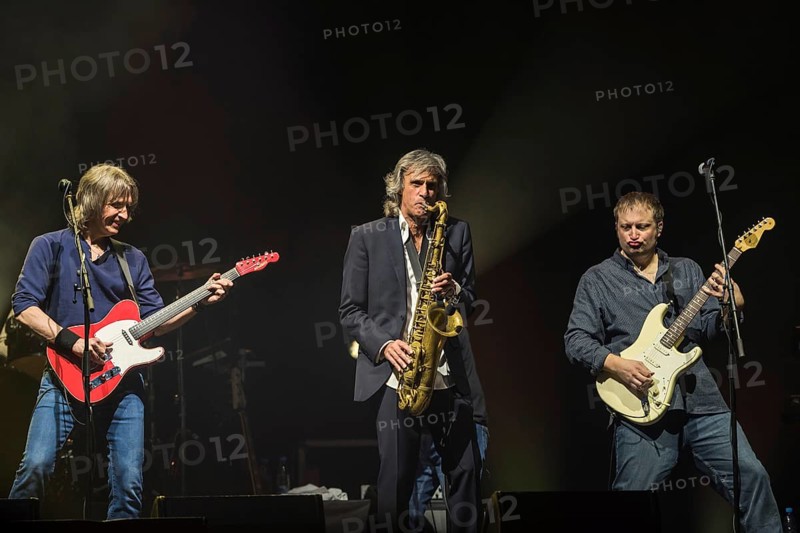Wroclaw, Poland. 27th February, 2018. Concert of band Dire Straits Experience. Picture: Terence Reis (L) and Chris White and Tim Walters (R)
