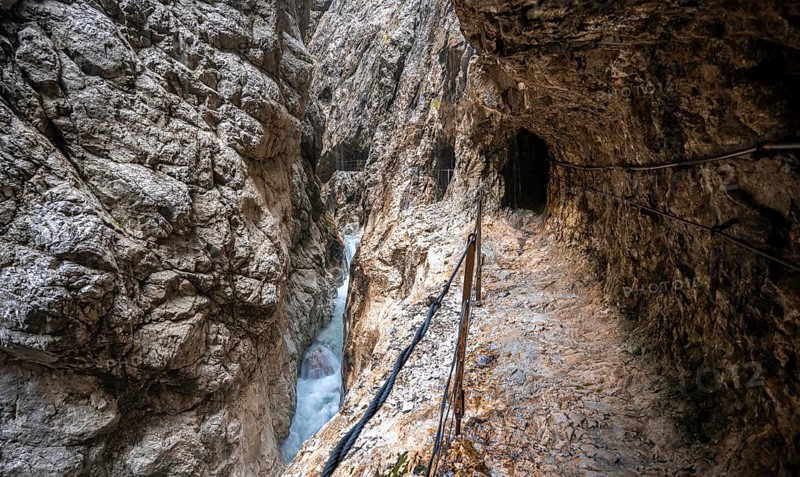 Hiking trail through the Höllentalklamm, near Garmisch-Partenkirchen, Werdenfelser Land, Upper Bavaria, Bavaria, Germany