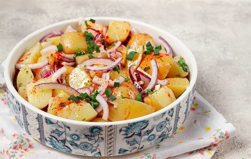 Boiled potato salad with red onion, German cuisine, homemade, no people
