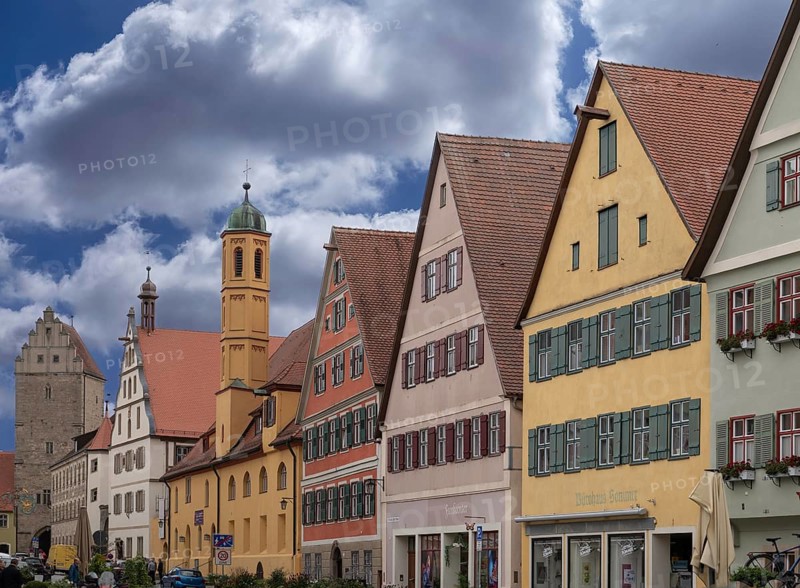 Historic residential buildings, Heilig Geist hospital church, behind the Rothenburg gate around 1390, Dinkelsbühl, Bavaria, Germany