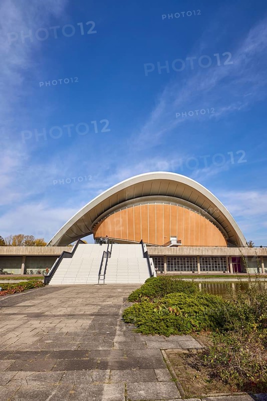 House of World Cultures with water basin, John-Foster-Dulles-Allee, Berlin, capital city, independent city, federal state of Berlin, Germany