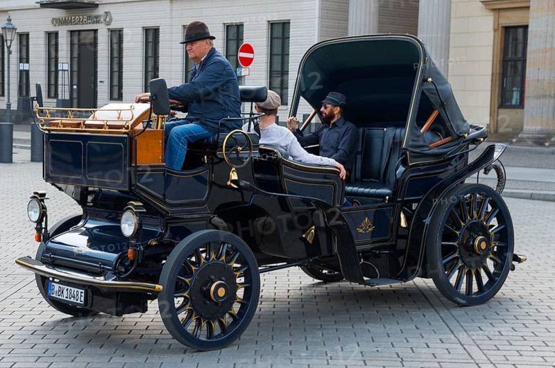 A carriage with three passengers on a historic cobbled street, city tour, e-carriage, electric carriage, Carrosse DeLouis, Berlin, Germany