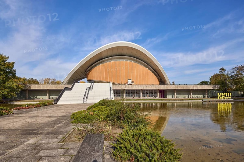House of World Cultures with water basin, John-Foster-Dulles-Allee, Berlin, capital city, independent city, federal state of Berlin, Germany