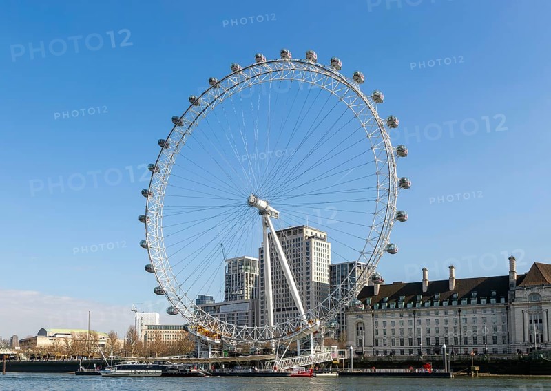 The London Eye ferris wheel, the Millennium Wheel, South Bank, River Thames, London, England, UK