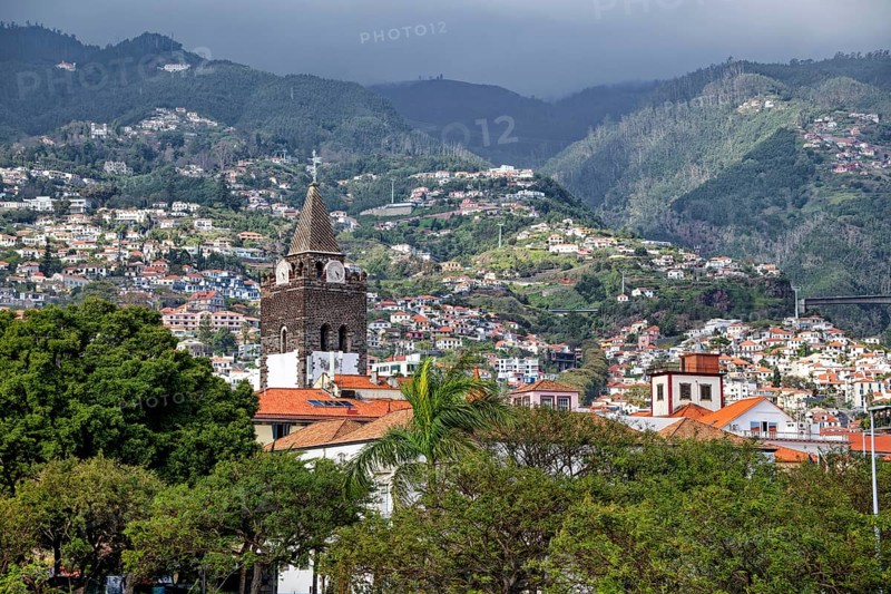Late Gothic church, Cathedral Sé Catedral de Nossa Senhora da Assunção, old town and mountains, Funchal, Madeira, Portugal