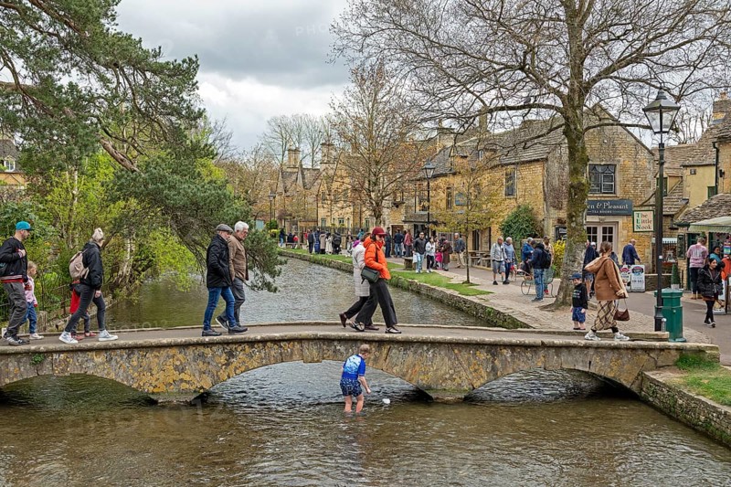 Bridge, River Windrush, people, houses, trees, Bourton-on-the-Water, The Cotswolds, Gloucestershire, England, Great Britain