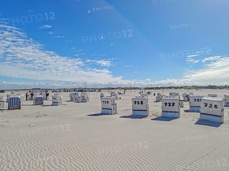 Preparing for the high season on the beach, setting up the numbered beach chairs, North Sea, on the edge of the Wadden Sea National Park and UNESCO World Heritage Site, pile dwellings, dunes, car park, sunshine and blue sky, SPO, Sankt Peter-Ording, Schleswig-Holstein, Germany