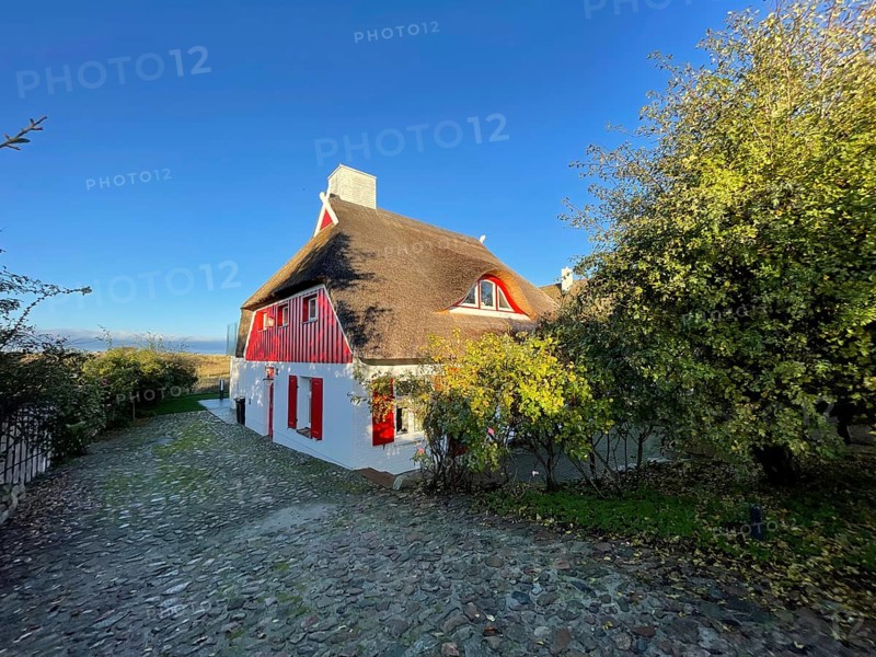 Künstlerdorf and Baltic resort Ahrenshoop, architecture, tradition, houses with thatched roofs, reed roofs, idyllic, Darss-Zingster Boddenkette, Baltic Sea, peninsula, nature, autumn, nature reserve, Fischland-Darss-Zingst, Mecklenburg-Western Pomerania, Germany