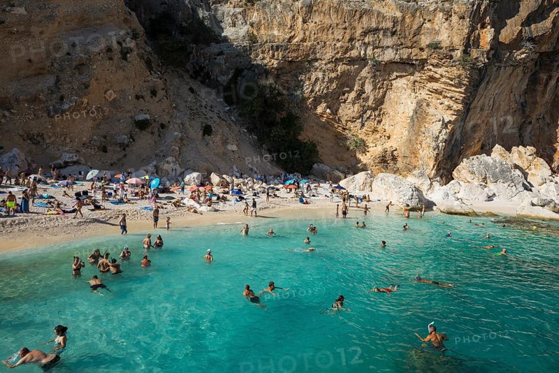 Crowds on the beach, Cala mariolu, Gulf of Orosei National Park, Parco Nazionale del Gennargentu e del Golfo di Orosei, Baunei, Nuoro, Sardinia, Italy