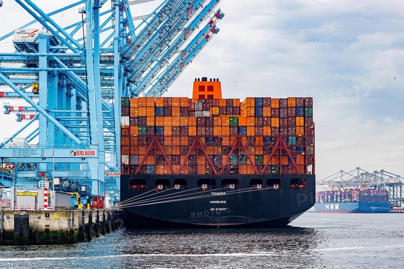 Container ship TIHAMA from Hapag Lloyd. With a length of 400 metres, the ULCV is one of the largest container ships in the world. APM Container Terminal in the Maasvlakte 2 deep-sea harbour, Rotterdam, Zuid-Holland, Netherlands