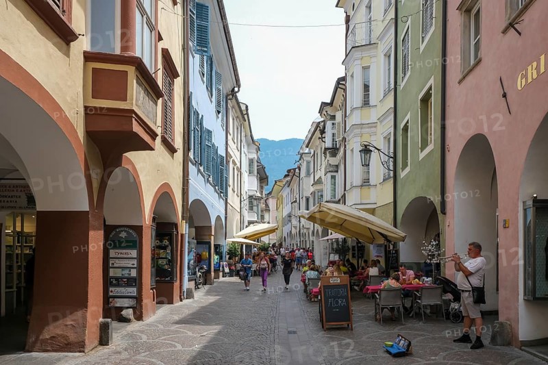 Merano, South Tyrol, Italy, passers-by stroll through the Laubengasse, the arcades are the heart of the old town centre