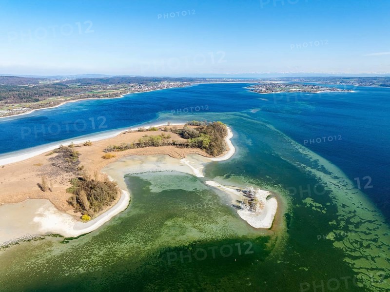 Aerial view of the Mettnau peninsula at low tide, on the right on the horizon the island of Reichenau, Radolfzell on Lake Constance, district of Constance, Baden-Württemberg, Germany