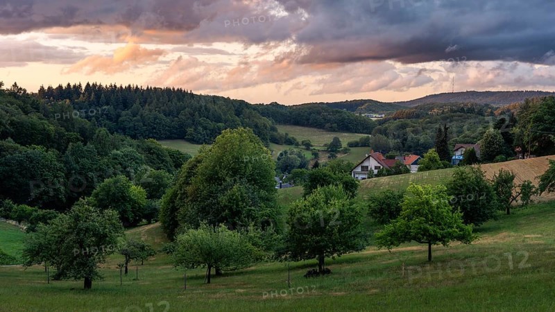 The village of Lampenhain in the Odenwald, landscape with trees, meadows, forest and hills. Sunset. Lampenhain, Heiligkreuzsteinach, Odenwald, Baden-Württemberg, Germany