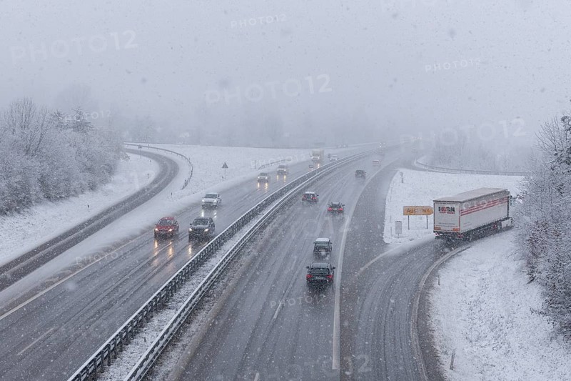 Motorway in driving snow with vehicles and foggy visibility, Winnenden, Baden-Württemberg, Germany