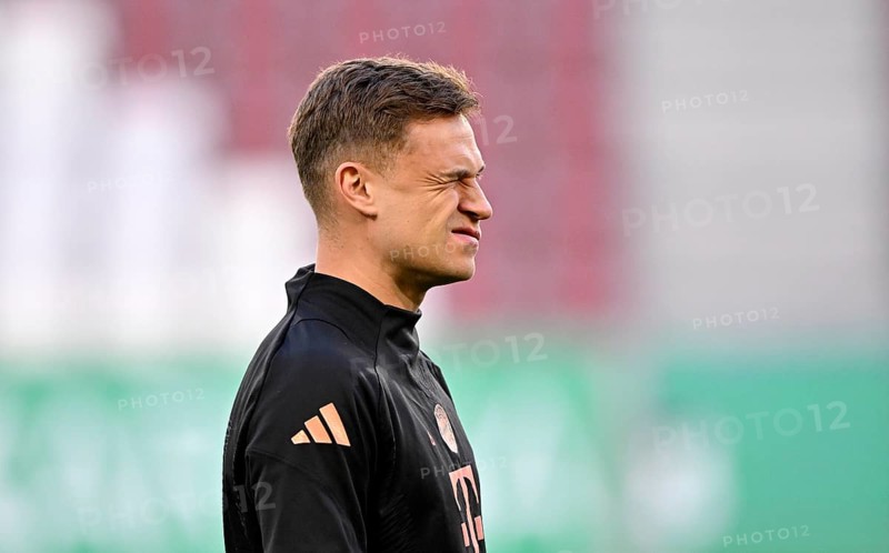 Joshua Kimmich FC Bayern Munich FCB (06) turns a blind eye, portrait, WWK Arena, Augsburg, Bavaria, Germany