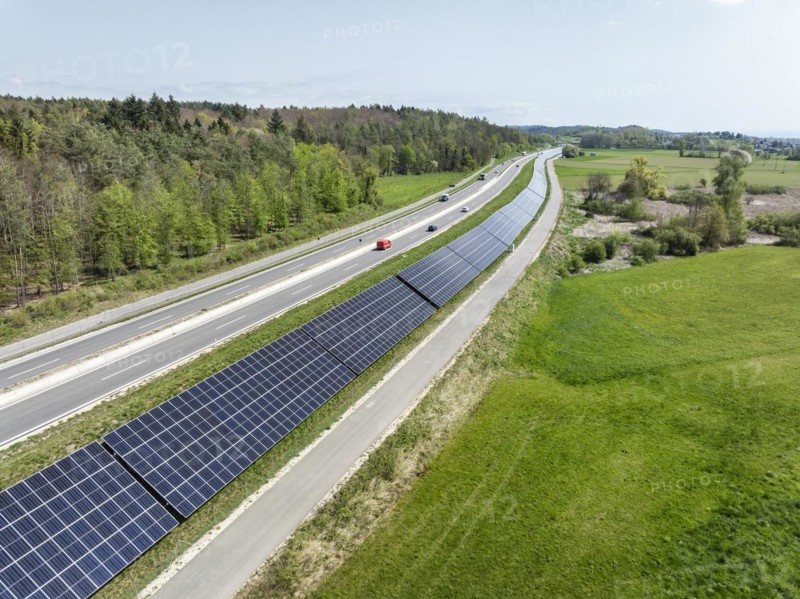 Aerial photo, solar modules, solar park, photovoltaics, power generation from solar energy on a noise barrier on the B33 federal road between Markelfingen and Allensbach, Constance district, Baden-Württemberg, Germany