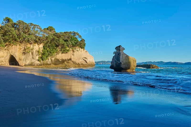 Calm beach with gentle waves and rocks, Cathedral Cove, Coromandel, Canterbury, North Island, New Zealand