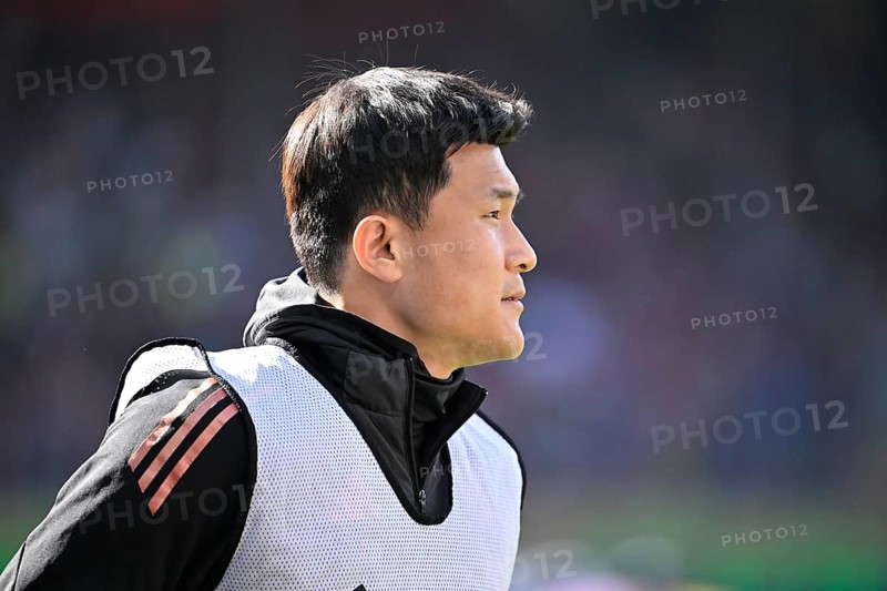 Min-jae Kim FC Bayern Munich FCB (03) portrait substitute player warm-up training Voith-Arena, Heidenheim, Baden-Württemberg, Germany