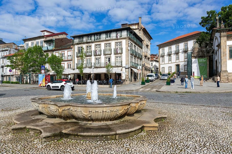 Chafariz do Largo da República fountain view to historic buildings, city centre of Guimaraes, northern Portugal
