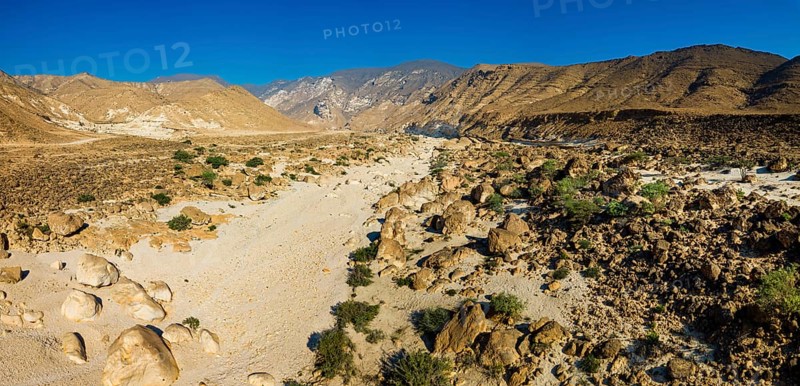 Landscape in Oman, mountains, Wadi Ashawq, road, dry riverbed Salalah, Al Mughsyal / Wadi Ashawq, Dhofar, Oman