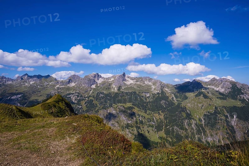 Mountain range with the three Schafalpenköpfe, Fiderescharte, 2214m, Roßgundkopf, 2139m, Alpgundkopf, 2177m, and Griesgundkopf, 2164m, Allgäuer Alpen, Allgäu, Bavaria, Germany