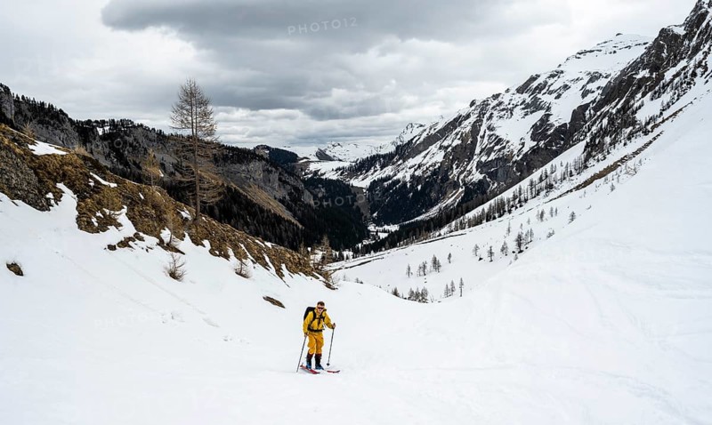 Ski tourers ascending from the Iffigtal to the Wildhornhütte, snow-covered mountain landscape, Bernese Alps, Bernese Oberland, Switzerland