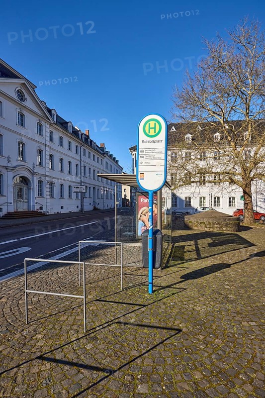 Bus stop Schlossplatz, bus line 105, 108, 121, bus shelter, historic town hall, baroque architectural style, architect Friedrich Joachim Stengel, blue sky, cloudless, Schlossplatz, Saarbrücken, state capital, regional association Saarbrücken, Saarland, Germany