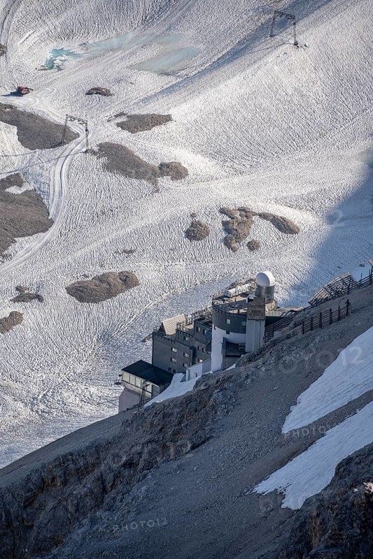 Schneefernerhaus environmental research station on the Zugspitzplatt, view from the summit of the Zugspitze, Wetterstein range, Bavaria, Germany