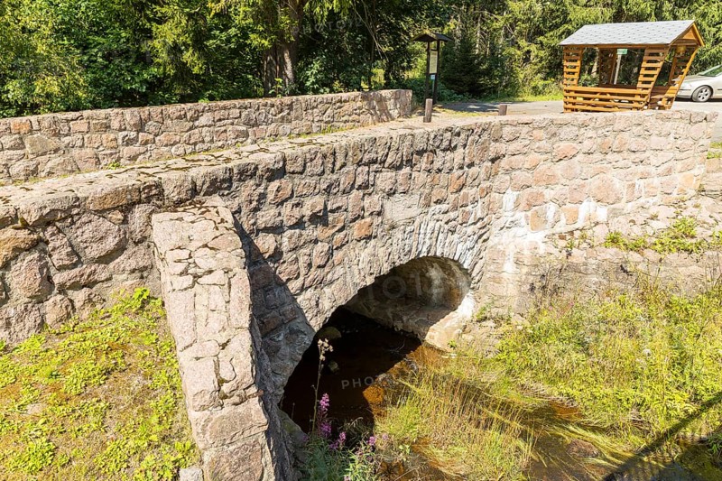 Schinderbrücke, historic stone arch bridge over the Rote Weißeritz between Schellerhau and Altenberg, Osterzgebirge, Saxony, Germany