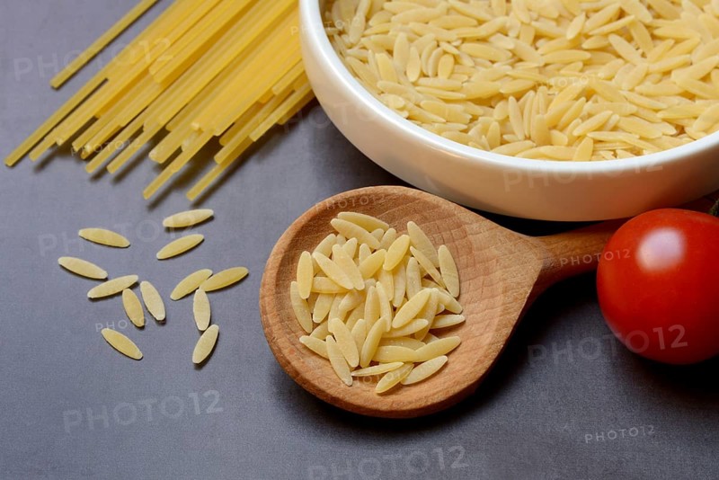 Semi di Orzo, Italian pasta in the form of barley grains, and spaghetti, pasta from Italy