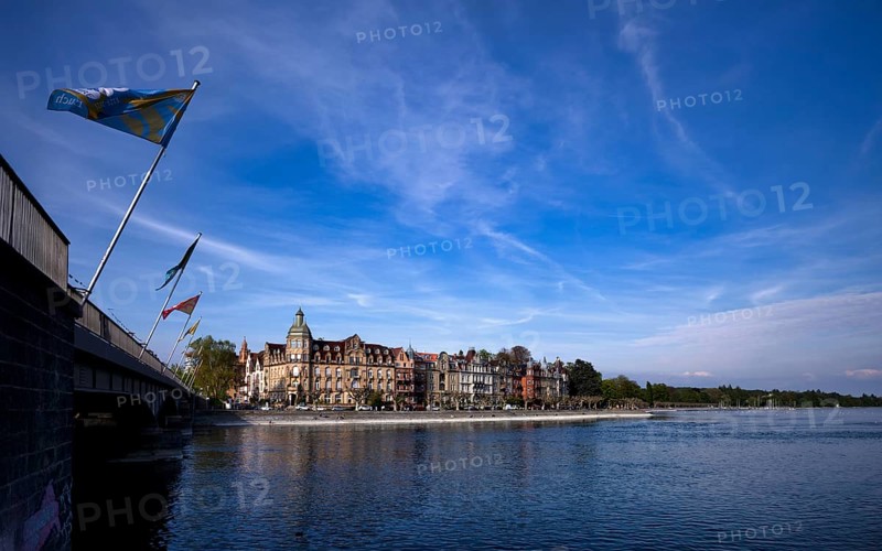 Old Rhine Bridge, Art Nouveau facades, historic town houses on Seestraße with the Seerhein, Constance Funnel, Lake Constance, Constance, Baden-Württemberg, Germany