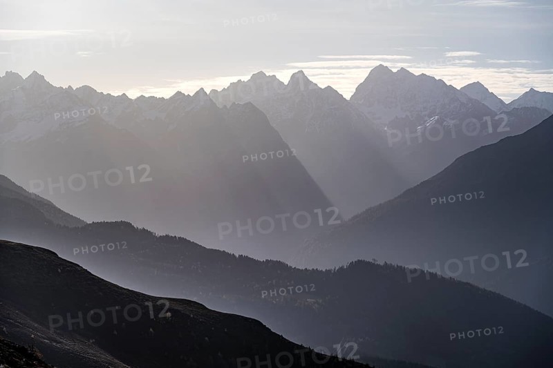 Ötztal Alps, mountain panorama in the morning light, peaks from left to right Roter Schrofem, Gamsköpfe, Feichtner Karlsspitze, Rifenkarspitze, Pfroslkopf, Tyrol, Austria