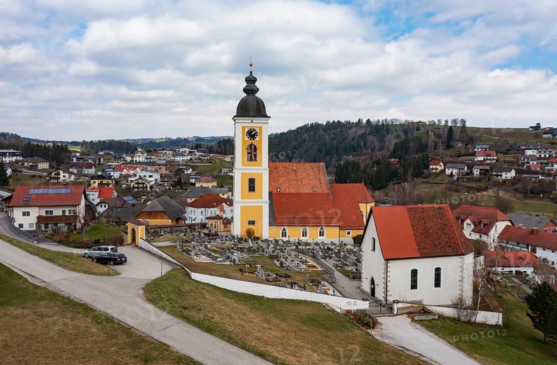 View of the village, parish church, Niederwaldkirchen, Mühlviertel, Upper Austria, Austria
