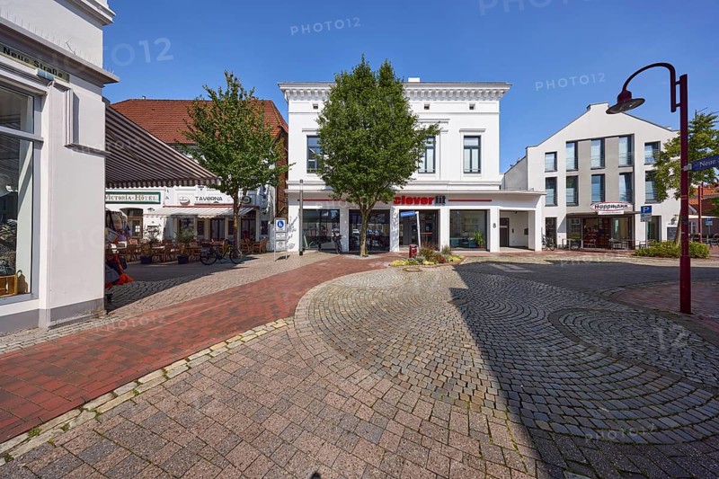 Clever fit fitness studio and entrance to the pedestrian zone in Varel, district of Friesland, Lower Saxony, Germany