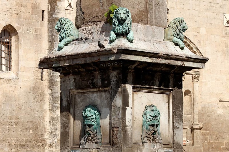 Fountain on the Place de la Republique, Arles, Département Bouches-du-Rhône, Provence, France
