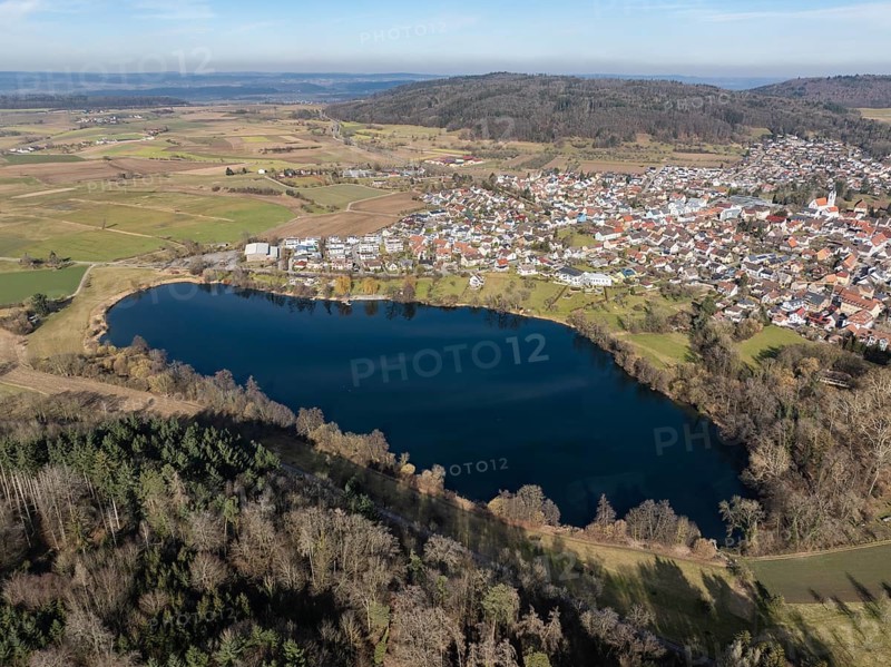 Aerial view of the municipality of Steißlingen with the natural bathing lake Steißlinger See, Hegau, district of Constance, Baden-Württemberg, Germany