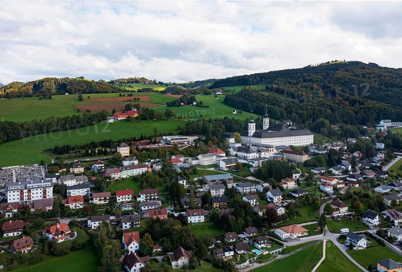 Drone image, view of the village with Cistercian monastery Schlierbach, Schlierbach, Traunviertel, Upper Austria, Austria