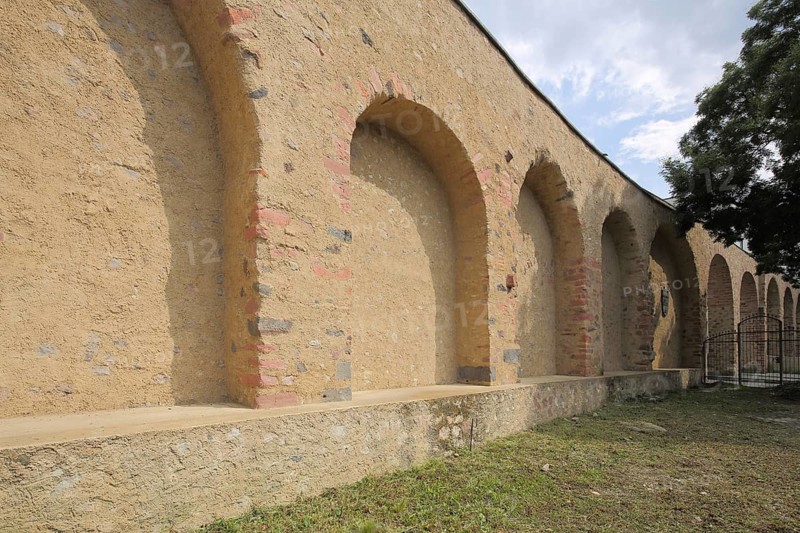 Historic rampart built in the 12th century and old city wall with archways, city centre, Main, Frankfurt, Hesse, Germany